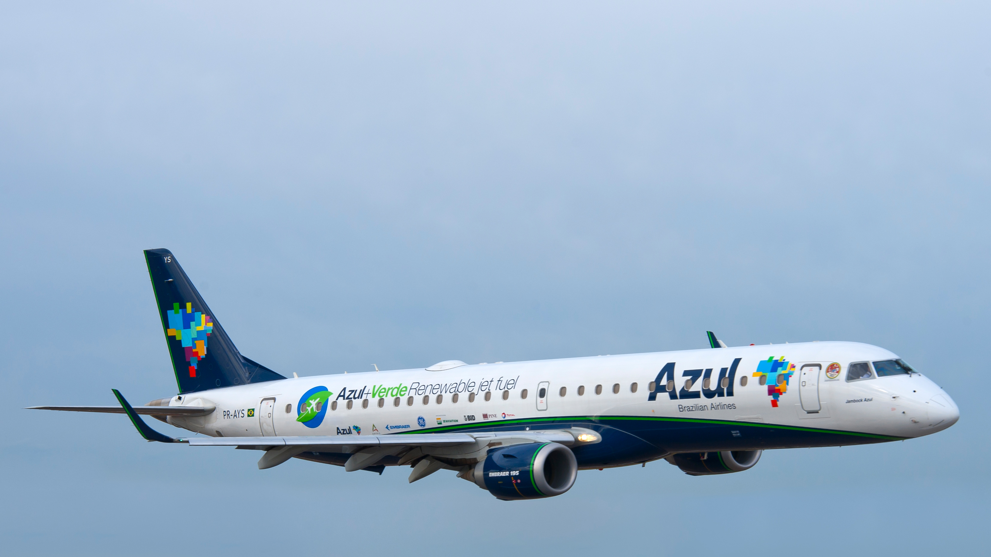 Azul+Verde Azul Amyris GE Embraer E195 Jet