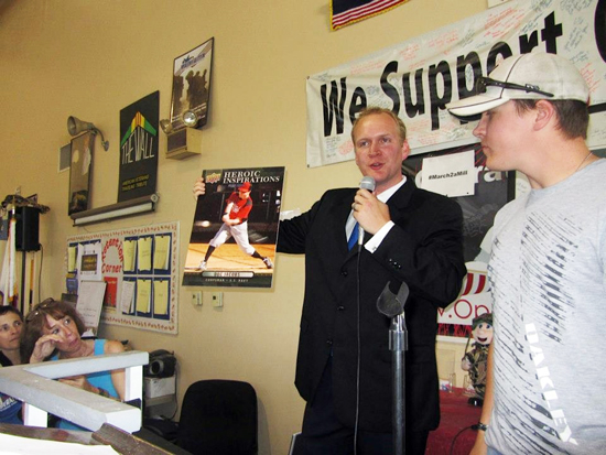 Doc-Jacobs-Event-Upper-Deck-Operation-Gratitude-Tommy-Lasorda-Presentation-of-the-Card
