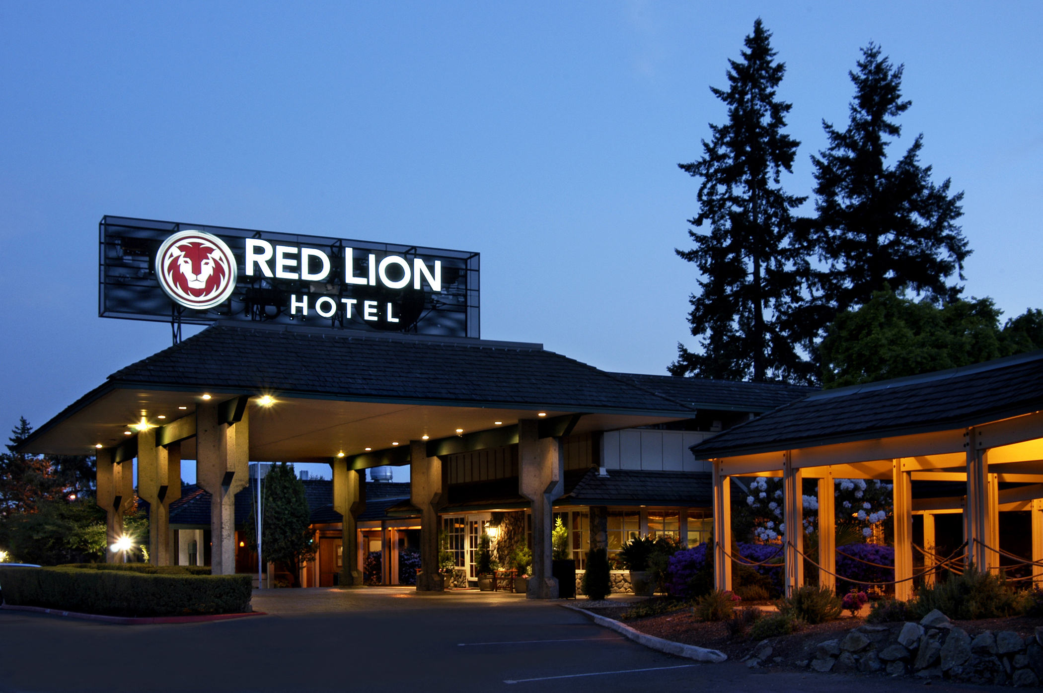 RedLionHotelBellevueExterior2sm