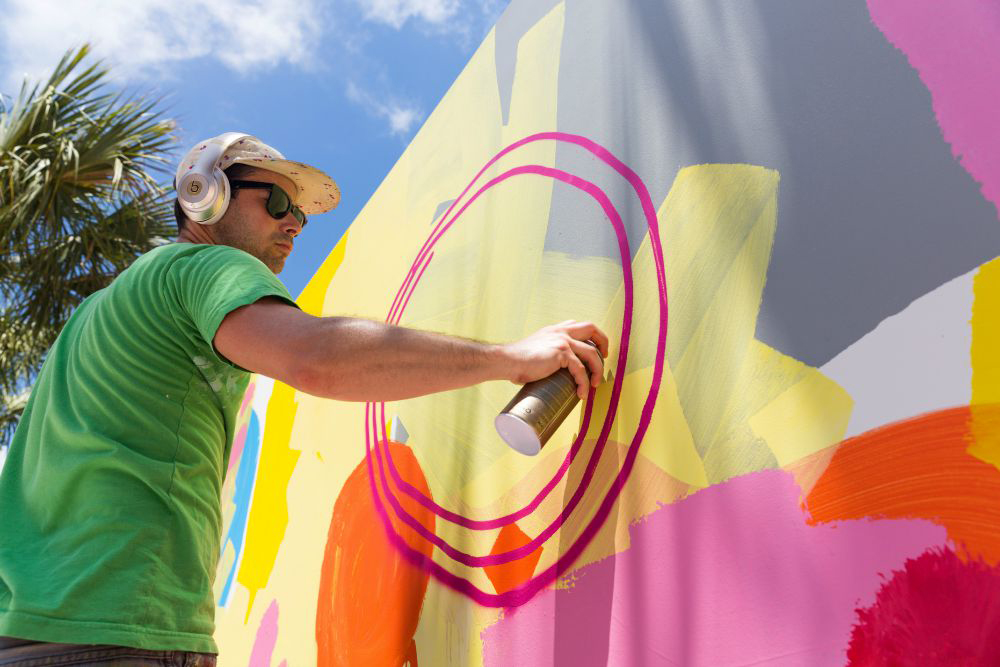 Glass Wheel Studio Brings World-Renowned Muralist HENSE to Norfolk