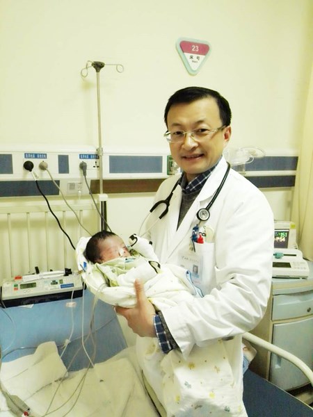 Dr. Zheng Jinhao with baby Xiao Ji at SCMC